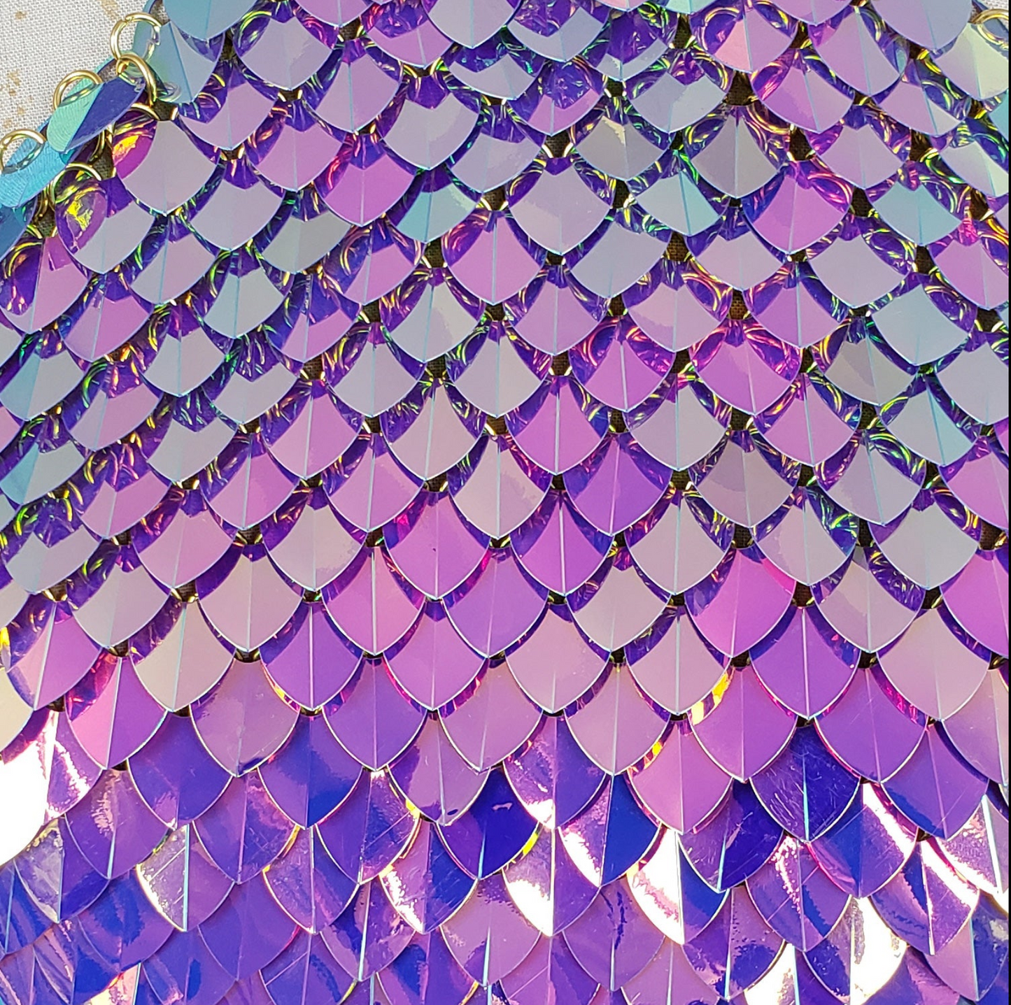 Medium Thin Plastic Iridescent Scalemail Scales — DIY Chainmail Armor, Cosplay & LARP Craft Supplies SS08