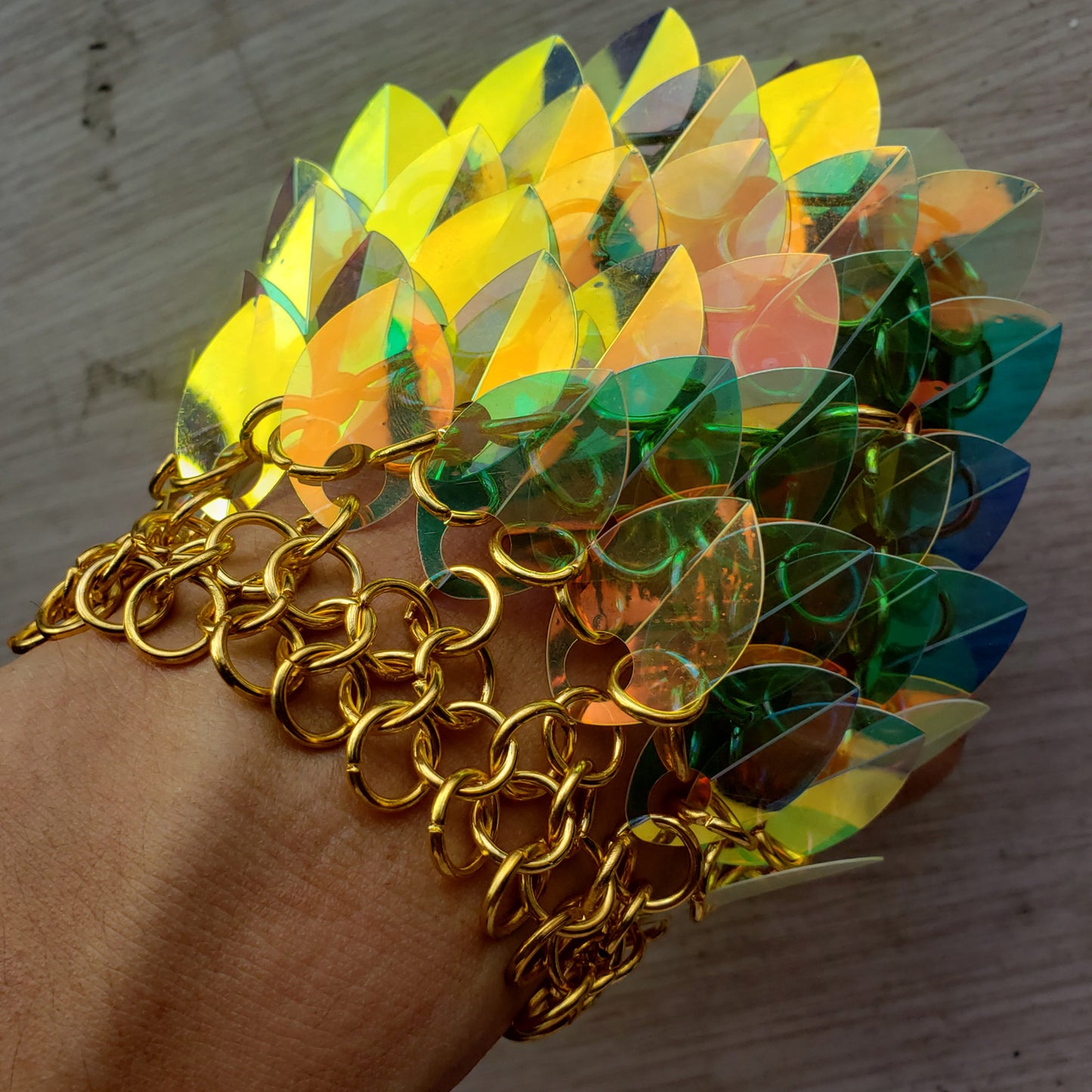 Iridescent Dragon Scale Gloves,Guard Bracer