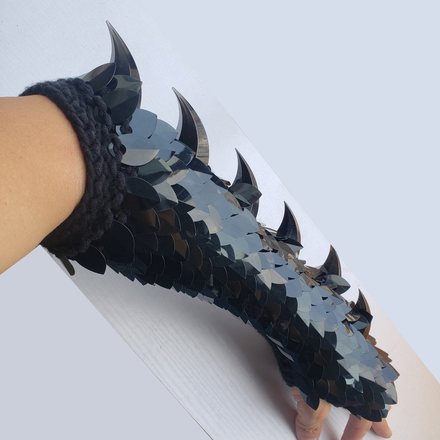 Knitted Scalemail Gauntlets Armor Scale maille Gloves with Dragon Claw,LARP Halloween Dragon Costumes