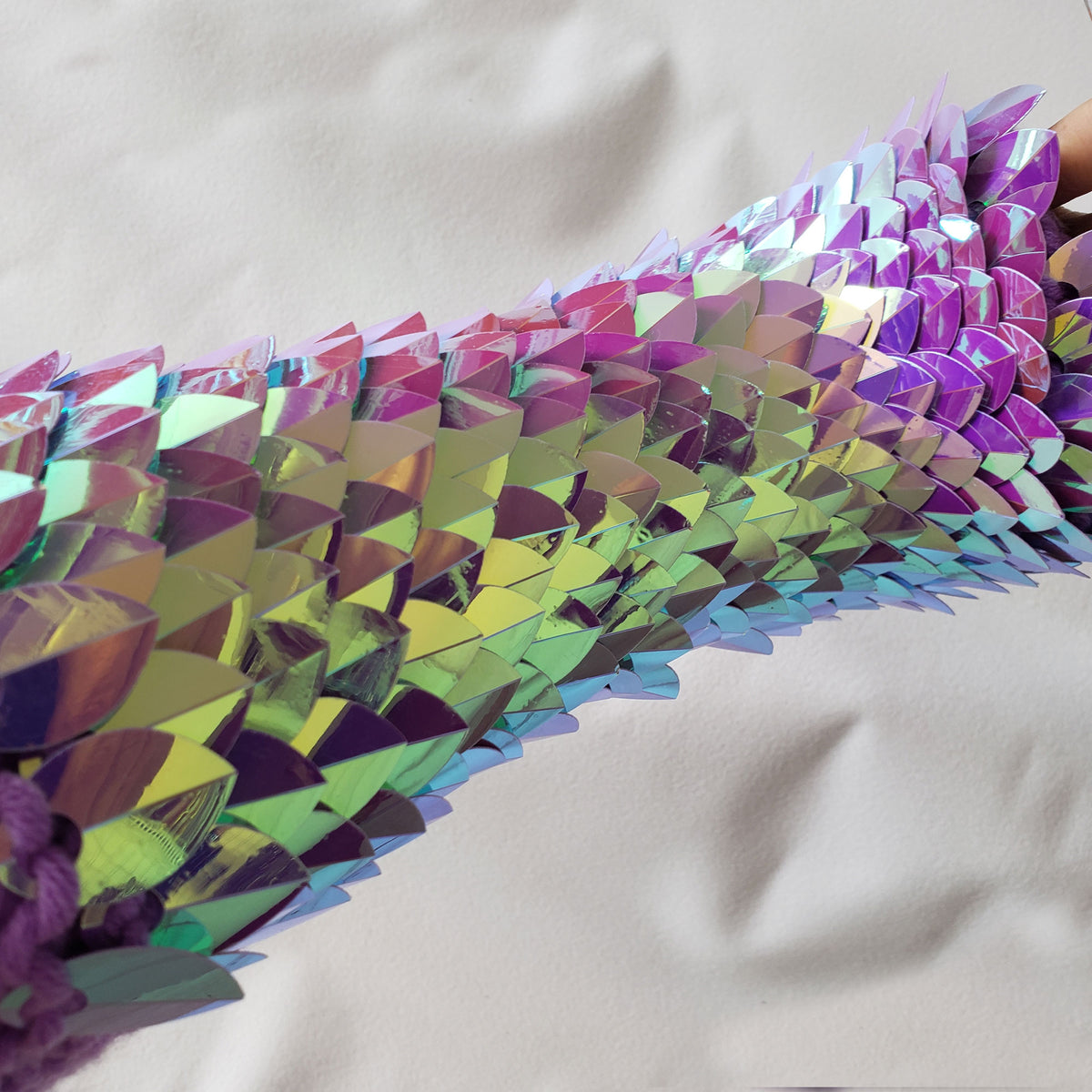 Cosplay Dragon Scale Gloves – Iridescent Knitted Scalemail Festivals Gauntlets