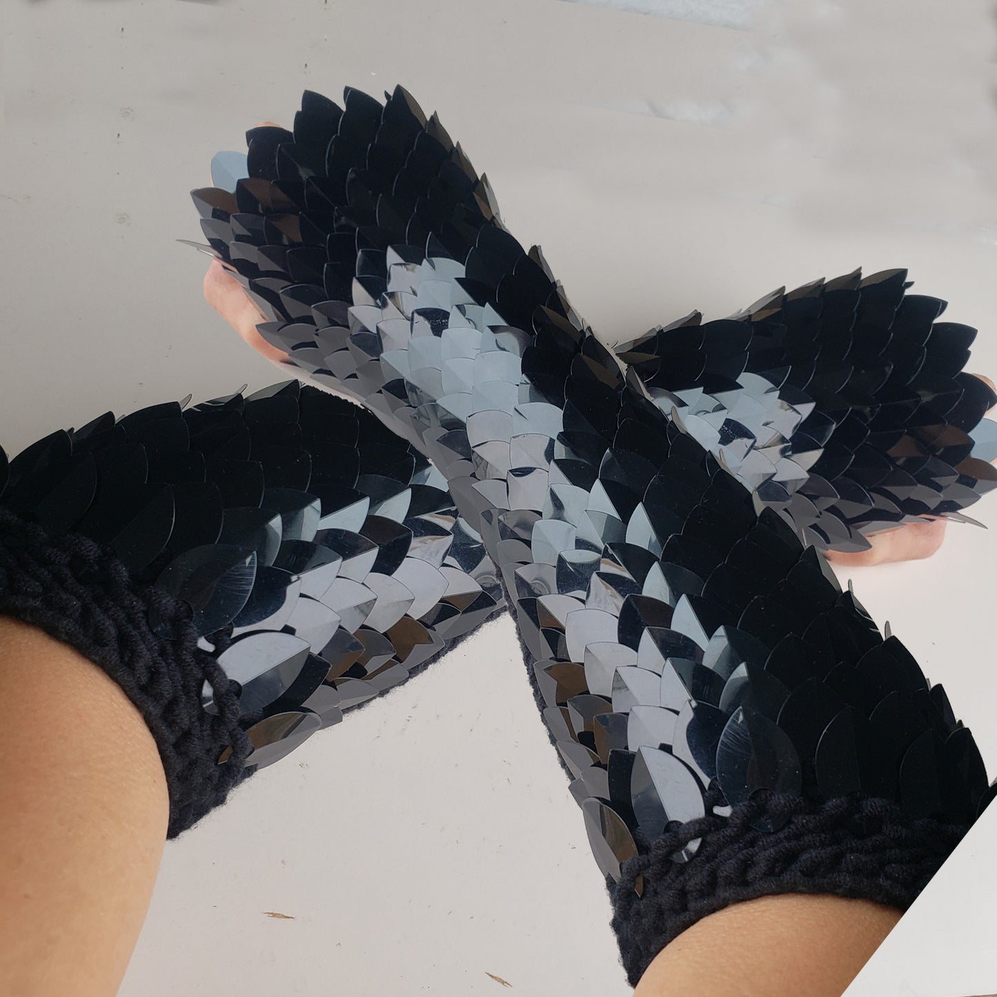 Black knitted Scalemail Gauntlets Gloves