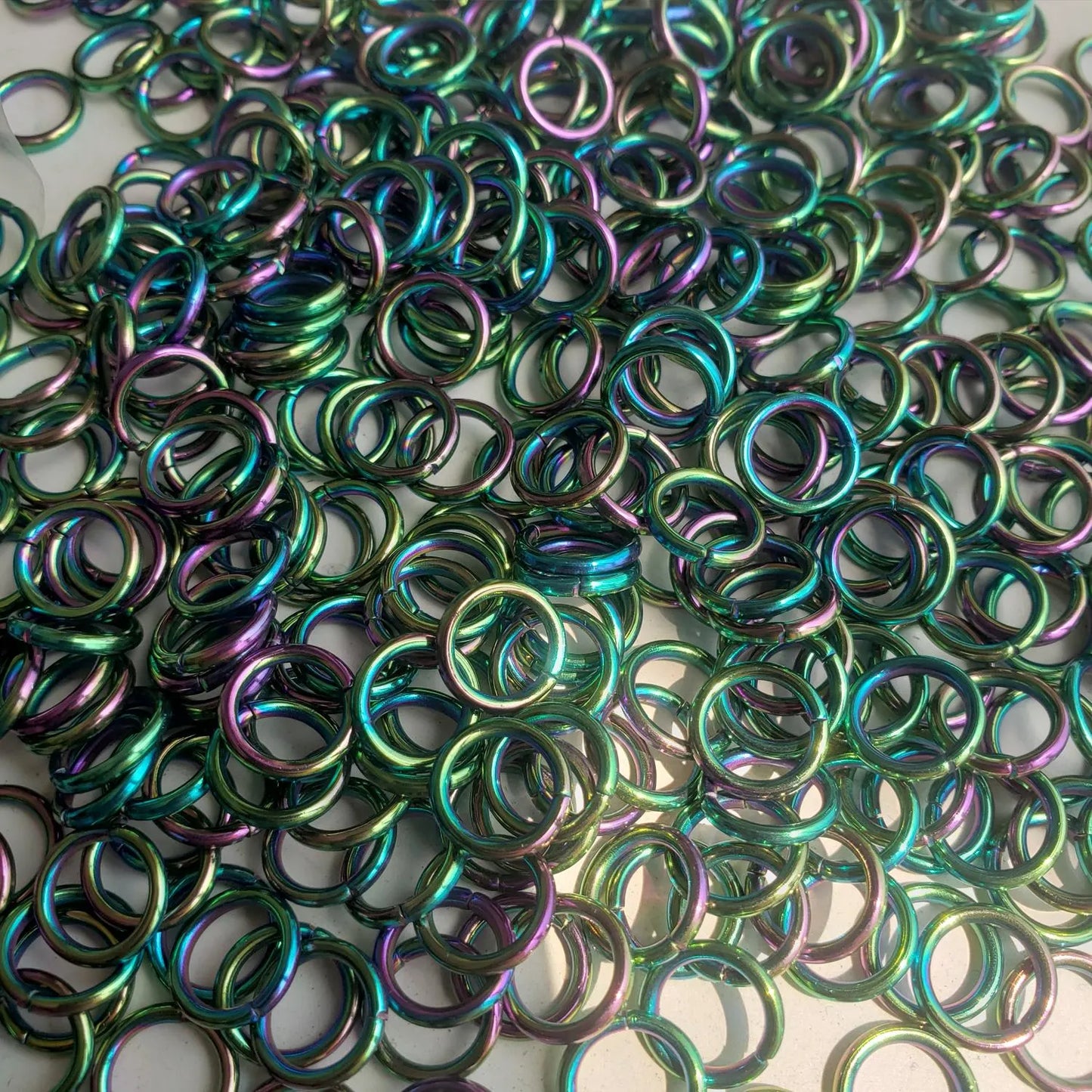 Kleine Edelstahl-Platten aus Gunmetal in Schuppenform, lose, zum Selbermachen, als Ersatz für Drachenschuppen-Rüstung